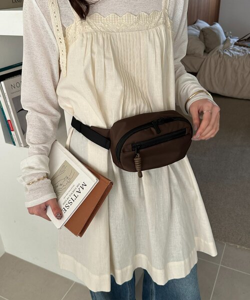 DISCOAT(ディスコート)の「ナイロンミニウエストポーチ(ボディバッグ/ウエストポーチ・レディース・チャコールグレー/ブラック/ブラウン・FREE)」の6枚目の写真