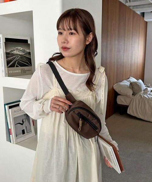 DISCOAT(ディスコート)の「ナイロンミニウエストポーチ(ボディバッグ/ウエストポーチ・レディース・チャコールグレー/ブラック/ブラウン・FREE)」の8枚目の写真