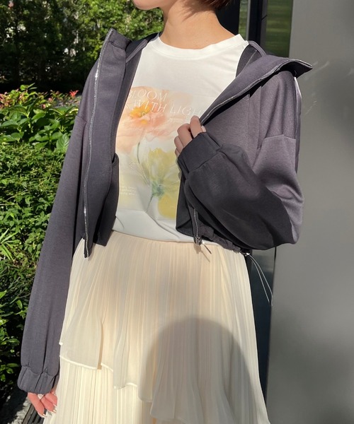 AND COUTURE(アンドクチュール)の「ロゴ刺繍ZIPパーカー(パーカー・レディース・ライトグレー/チャコールグレー/オフホワイト/ベージュ・FREE)」の1枚目の写真