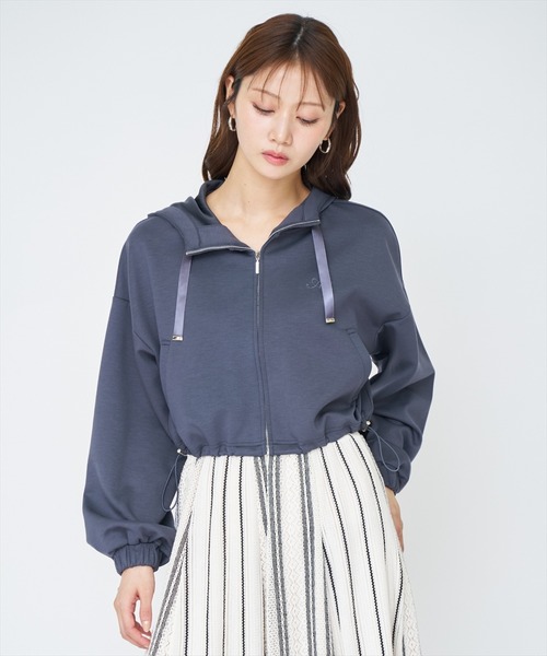 AND COUTURE(アンドクチュール)の「ロゴ刺繍ZIPパーカー(パーカー・レディース・ライトグレー/チャコールグレー/オフホワイト/ベージュ・FREE)」の10枚目の写真