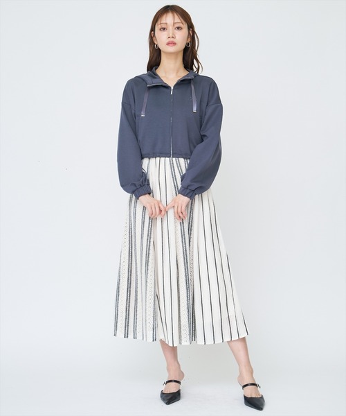 AND COUTURE(アンドクチュール)の「ロゴ刺繍ZIPパーカー(パーカー・レディース・ライトグレー/チャコールグレー/オフホワイト/ベージュ・FREE)」の11枚目の写真
