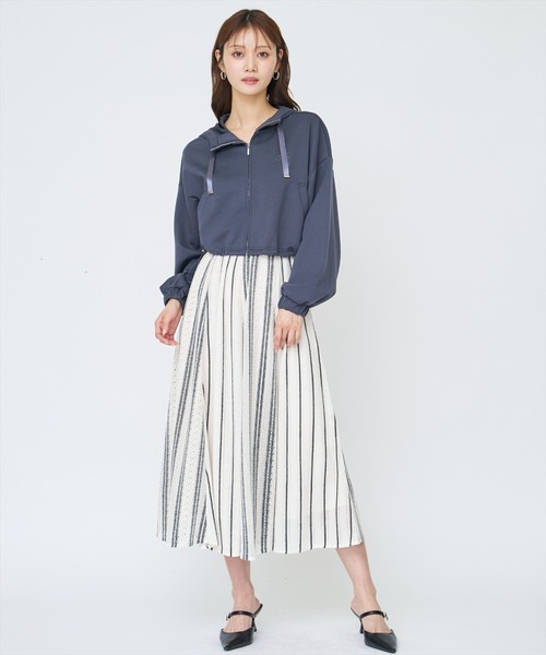 AND COUTURE(アンドクチュール)の「ロゴ刺繍ZIPパーカー(パーカー・レディース・ライトグレー/チャコールグレー/オフホワイト/ベージュ・FREE)」の12枚目の写真
