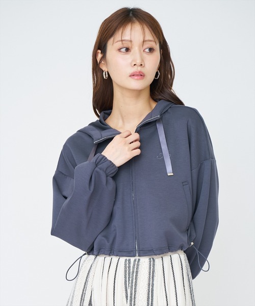 AND COUTURE(アンドクチュール)の「ロゴ刺繍ZIPパーカー(パーカー・レディース・ライトグレー/チャコールグレー/オフホワイト/ベージュ・FREE)」の13枚目の写真