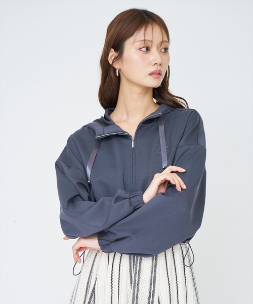 AND COUTURE(アンドクチュール)の「ロゴ刺繍ZIPパーカー(パーカー・レディース・ライトグレー/チャコールグレー/オフホワイト/ベージュ・FREE)」の20枚目の写真