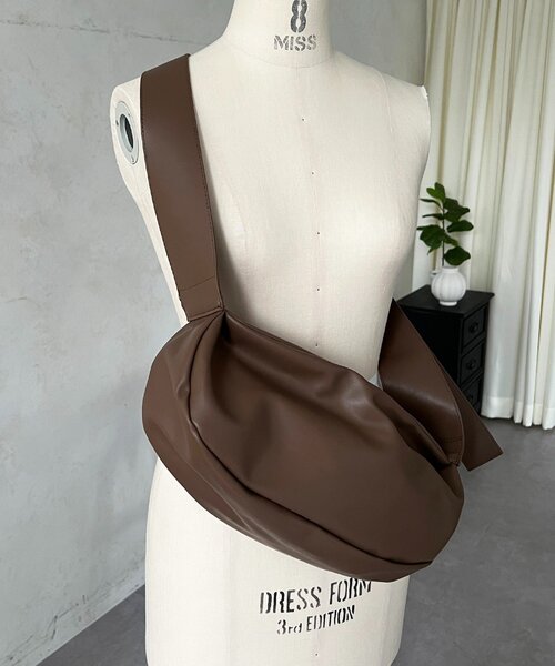 un dix cors（アンディコール）の「細長立体ショルダー（トートバッグ・レディース・ブラック/ブラウン・FREE）」の12枚目の写真