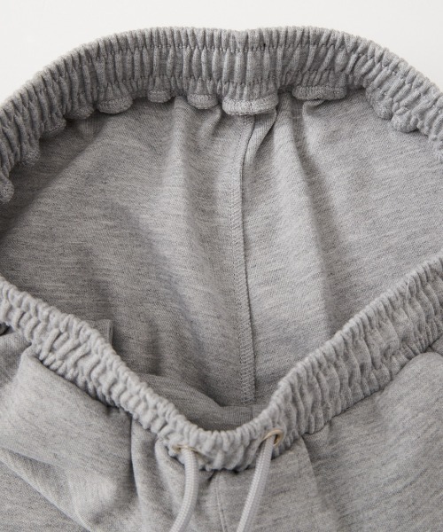 PARIS SAINT-GERMAIN（パリサンジェルマン）の「[PARIS SAINT-GERMAIN/パリ・サン＝ジェルマン] ワッペン刺繍ロゴ スウェットショートパンツ（その他パンツ・メンズ・ライトグレー/ブラック・L/M）」の8枚目の写真