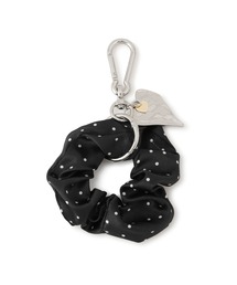 VIS（ビス）の「ハートチャーム付きドットシュシュチャーム（チャーム）」