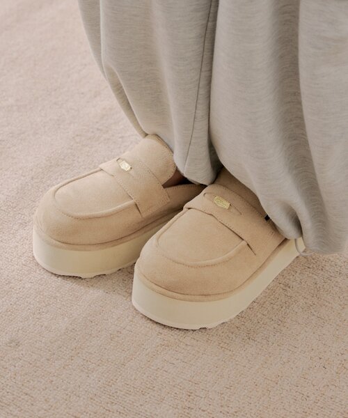 Chico(チコ)の「厚底プラットフォームローファー(その他シューズ・レディース・ベージュ/ブラック・SMALL/MEDIUM/LARGE)」の2枚目の写真