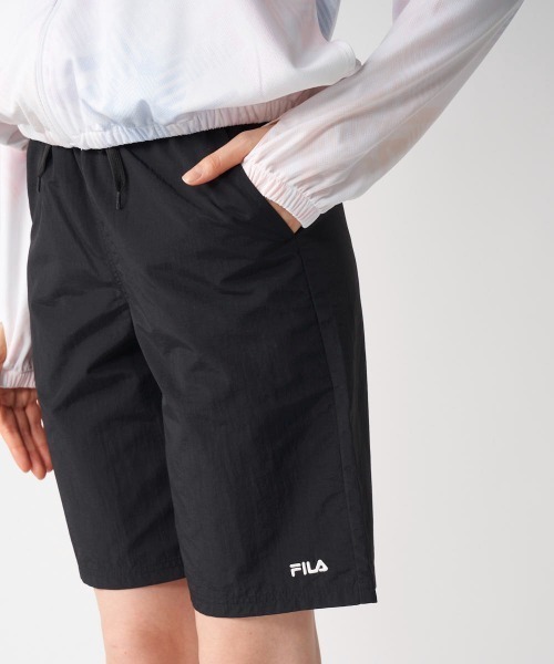FILA（フィラ）の「ナイロンタスランパンツ（その他パンツ・レディース・オフホワイト/ブラック/モカ・X-LARGE/LARGE/MEDIUM）」の2枚目の写真