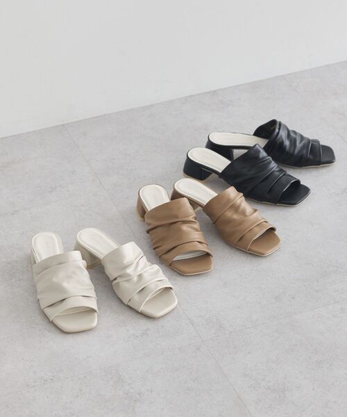earth music&ecology（アースミュージックアンドエコロジー）の「ソフトギャザーミュール（サンダル・レディース・アイボリー/ブラック/グレイッシュベージュ・S/M/L）」の6枚目の写真