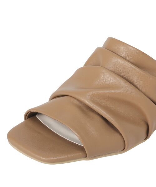 earth music&ecology（アースミュージックアンドエコロジー）の「ソフトギャザーミュール（サンダル・レディース・アイボリー/ブラック/グレイッシュベージュ・S/M/L）」の21枚目の写真