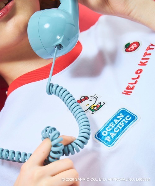 ハローキティコラボ(ハローキティコラボ)の「【Ocean Pacific×ハローキティ】レディースハローキティ×OP リンガーTシャツ(Tシャツ/カットソー・レディース・ブルー/チャコールグレー/ホワイト・LARGE/MEDIUM/X-LARGE)」の8枚目の写真
