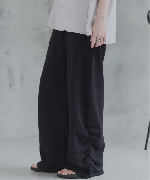 Confirm（コンファーム）の「Side-Gather Gradient Sweatpants /  サイドギャザー グラデーションスウェットパンツ メンズ ウィメンズ ユニセックス（その他パンツ・メンズ・チャコールグレー/グレー/ブラック・L/M/S）」の2枚目の写真