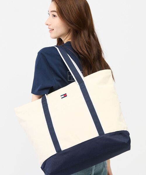 TOMMY HILFIGER(トミーヒルフィガー)の「【オンライン限定】トートバッグ(トートバッグ・メンズ・マルチ/ブラック・FREE)」の2枚目の写真
