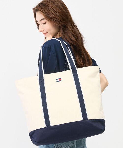 TOMMY HILFIGER(トミーヒルフィガー)の「【オンライン限定】トートバッグ(トートバッグ・メンズ・マルチ/ブラック・FREE)」の4枚目の写真