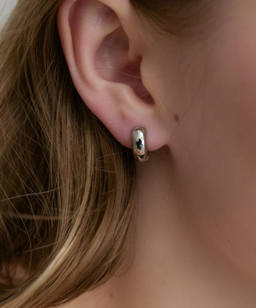 HALDEN(ハルデン)の「basic round one touch earrings (E065_silver small)(ピアス(両耳用)・レディース・その他・FREE)」の1枚目の写真