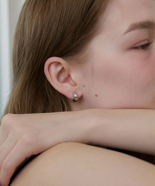HALDEN(ハルデン)の「basic round one touch earrings (E065_silver small)(ピアス(両耳用)・レディース・その他・FREE)」の2枚目の写真