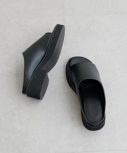 LARUTA(ラルータ)の「【LARUTA】厚底ミュールサンダル(サンダル・レディース・ブラウン/ブラック・MEDIUM/LARGE)」の8枚目の写真