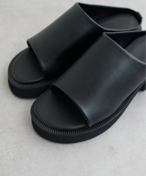 LARUTA(ラルータ)の「【LARUTA】厚底ミュールサンダル(サンダル・レディース・ブラウン/ブラック・MEDIUM/LARGE)」の9枚目の写真