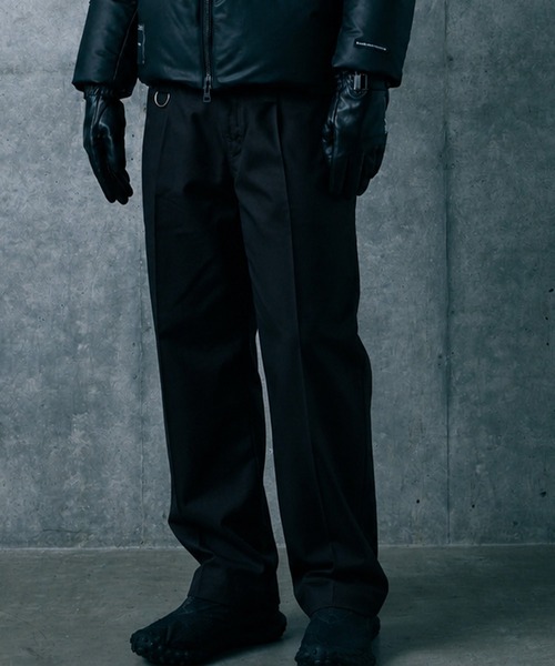 VIRGOwearworks(ヴァルゴウェアワークス)の「MONOFORM PANTS(チノパンツ・メンズ・ブラック/チャコールグレー/ブラウン・2/3/4)」の1枚目の写真