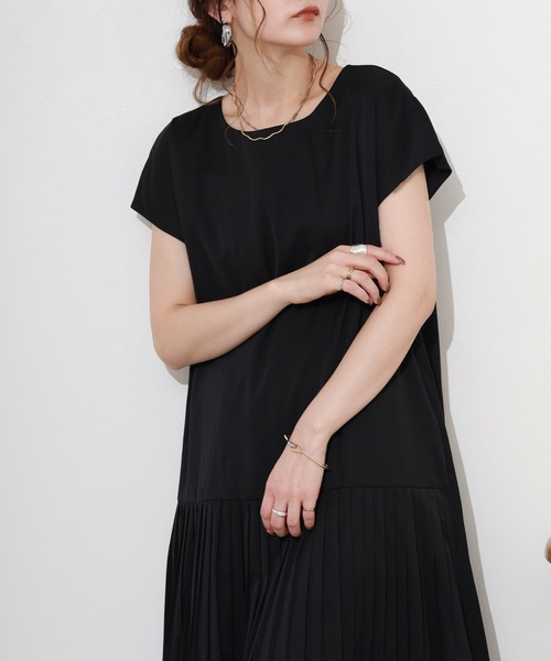 FUNALIVE（ファンアライブ）の「Comoely Closet ボリューミーAラインワンピース 半袖（ワンピース・レディース・ブラック・M/LL/L）」の2枚目の写真