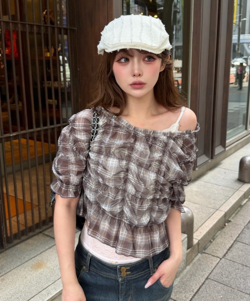 RAY CASSIN（レイカズン）の「【レース / チェック】ギャザーデザインブラウス / クシュクシュブラウス（シャツ/ブラウス・レディース・ホワイト系その他2/ブラウン系その他3/ホワイト系その他3/グレー系その他2・FREE）」の4枚目の写真