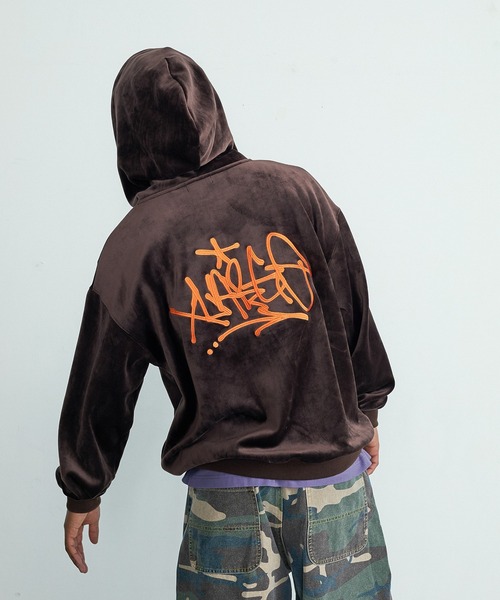 XLARGE(エクストララージ)の「TAGGING VELOUR ZIP HOODIE(パーカー・メンズ・ネイビー/ブラウン/ブラック・S/M/L/XL)」の2枚目の写真