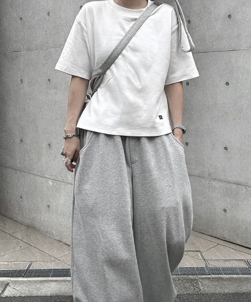 YACA（ヤーカ）の「Logo Print 2-Pack Tee/ロゴプリント2パックT【2点セット・2サイズ展開・unisex item】（Tシャツ/カットソー・レディース・ホワイト×ブラック・2/1）」の16枚目の写真