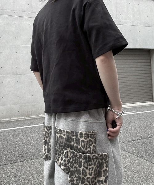 YACA（ヤーカ）の「Logo Print 2-Pack Tee/ロゴプリント2パックT【2点セット・2サイズ展開・unisex item】（Tシャツ/カットソー・レディース・ホワイト×ブラック・2/1）」の4枚目の写真