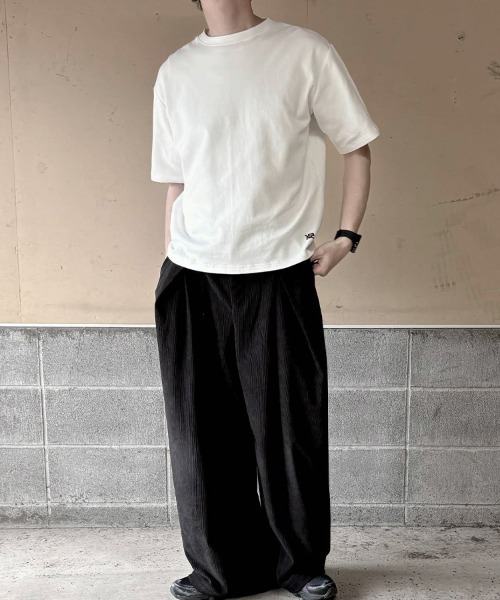 YACA（ヤーカ）の「Logo Print 2-Pack Tee/ロゴプリント2パックT【2点セット・2サイズ展開・unisex item】（Tシャツ/カットソー・レディース・ホワイト×ブラック・2/1）」の6枚目の写真