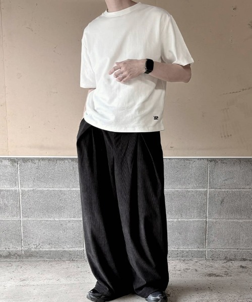 YACA（ヤーカ）の「Logo Print 2-Pack Tee/ロゴプリント2パックT【2点セット・2サイズ展開・unisex item】（Tシャツ/カットソー・レディース・ホワイト×ブラック・2/1）」の7枚目の写真