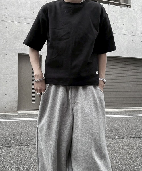 YACA（ヤーカ）の「Logo Print 2-Pack Tee/ロゴプリント2パックT【2点セット・2サイズ展開・unisex item】（Tシャツ/カットソー・レディース・ホワイト×ブラック・2/1）」の3枚目の写真