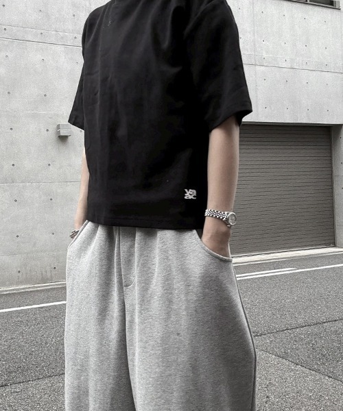 YACA（ヤーカ）の「Logo Print 2-Pack Tee/ロゴプリント2パックT【2点セット・2サイズ展開・unisex item】（Tシャツ/カットソー・レディース・ホワイト×ブラック・2/1）」の2枚目の写真