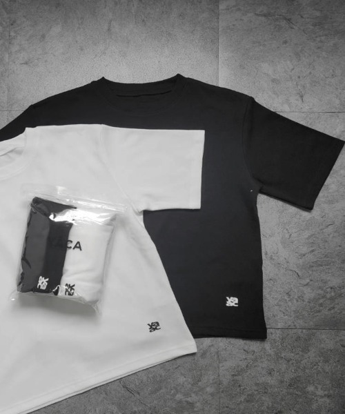 YACA（ヤーカ）の「Logo Print 2-Pack Tee/ロゴプリント2パックT【2点セット・2サイズ展開・unisex item】（Tシャツ/カットソー・レディース・ホワイト×ブラック・2/1）」の8枚目の写真