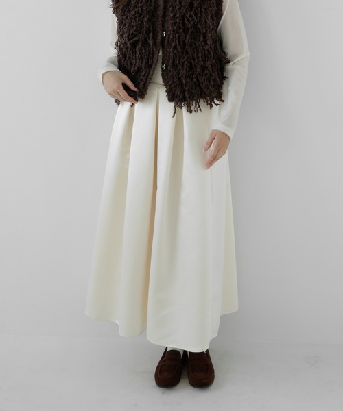 AMUU. PRECIEUSE(アムープレシューズ)の「サテンタックボリュームスカート(スカート・レディース・ブラウン/ブラック/アイボリー・FREE)」の8枚目の写真