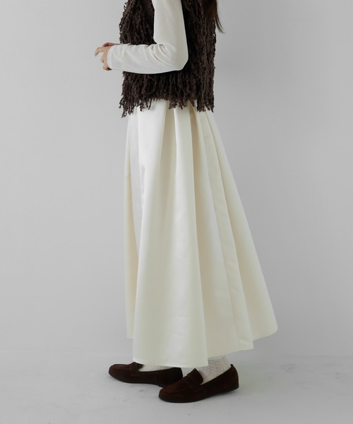 AMUU. PRECIEUSE(アムープレシューズ)の「サテンタックボリュームスカート(スカート・レディース・ブラウン/ブラック/アイボリー・FREE)」の12枚目の写真