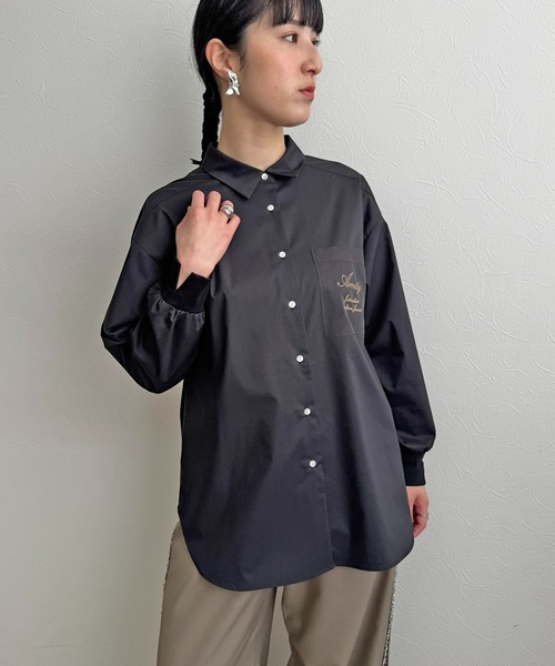 LHELBIE(レルビエ)の「刺繍ポケットオーバーシャツ(シャツ/ブラウス・レディース・オフホワイト/ピンク/ベージュ/ブラック・M)」の13枚目の写真