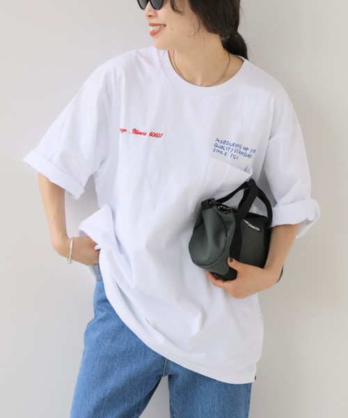 OUTDOOR PRODUCTS(アウトドアプロダクツ)の「UNIVERSAL OVERALL U O ex VINTAGE Tshirt(Tシャツ/カットソー・レディース・アイボリー/ホワイト系その他/ブラウン・MEDIUM/SMALL)」の1枚目の写真