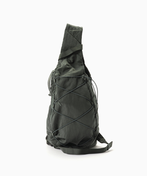 C.P. COMPANY(シーピーカンパニー)の「C.P.Company / シーピーカンパニー NYLON B LENS CROSSBODY RUCK(ショルダーバッグ・メンズ・チャコールグレー・FREE)」の2枚目の写真
