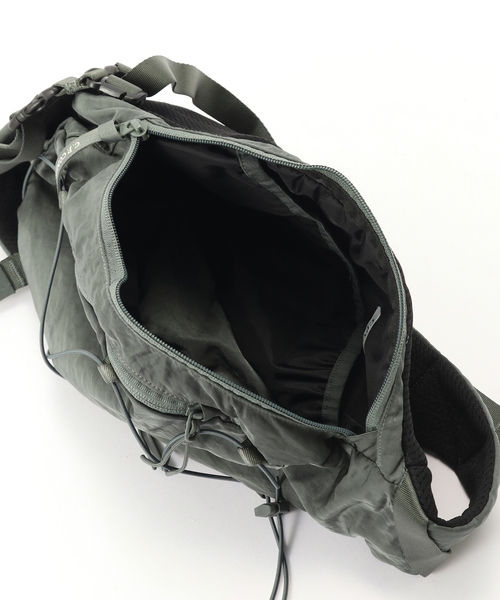 C.P. COMPANY(シーピーカンパニー)の「C.P.Company / シーピーカンパニー NYLON B LENS CROSSBODY RUCK(ショルダーバッグ・メンズ・チャコールグレー・FREE)」の5枚目の写真