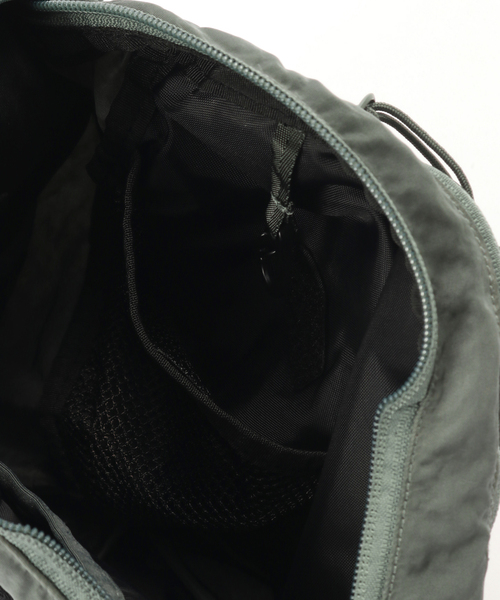 C.P. COMPANY(シーピーカンパニー)の「C.P.Company / シーピーカンパニー NYLON B LENS CROSSBODY RUCK(ショルダーバッグ・メンズ・チャコールグレー・FREE)」の7枚目の写真