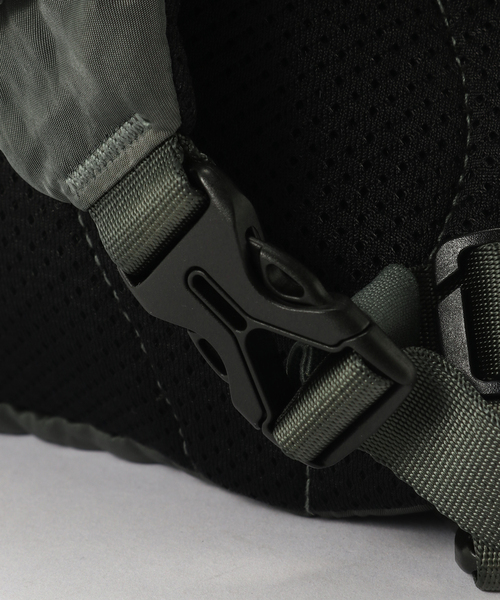 C.P. COMPANY(シーピーカンパニー)の「C.P.Company / シーピーカンパニー NYLON B LENS CROSSBODY RUCK(ショルダーバッグ・メンズ・チャコールグレー・FREE)」の8枚目の写真