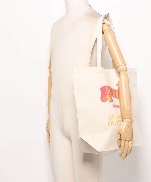 Ol' Basics(オールベーシックス)の「Ol' Basics(オール・ベーシックス) トートバッグ キャンバス リボンイラスト ロゴ プリント 鞄 BAG アメカジ メンズ レディース ユニセックス Lサイズ(トートバッグ・レディース・ベージュ系1・FREE)」の6枚目の写真