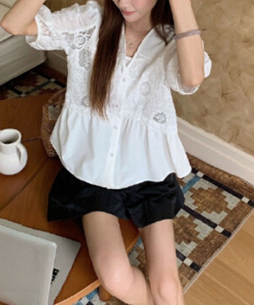 Girly Doll(ガーリードール)の「Vネックレース切り替えパフスリーブブラウス(シャツ/ブラウス・レディース・ホワイト/ブラック・FREE)」の6枚目の写真