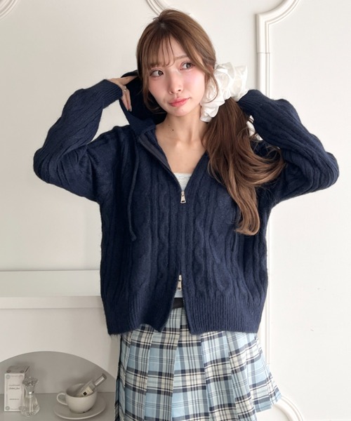 Loueme(ルエム)の「ケーブルニットダブルジップフーディ(カーディガン/ボレロ・レディース・グレー/ネイビー/アイボリー・FREE)」の21枚目の写真
