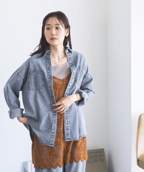 GLOBAL WORK(グローバルワーク)の「GOODデニムシャツ長袖/798072(シャツ/ブラウス・レディース・チャコールグレー/ブルー系その他6/サックスブルー・FREE)」の7枚目の写真