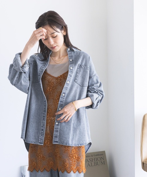 GLOBAL WORK(グローバルワーク)の「GOODデニムシャツ長袖/798072(シャツ/ブラウス・レディース・チャコールグレー/ブルー系その他6/サックスブルー・FREE)」の8枚目の写真