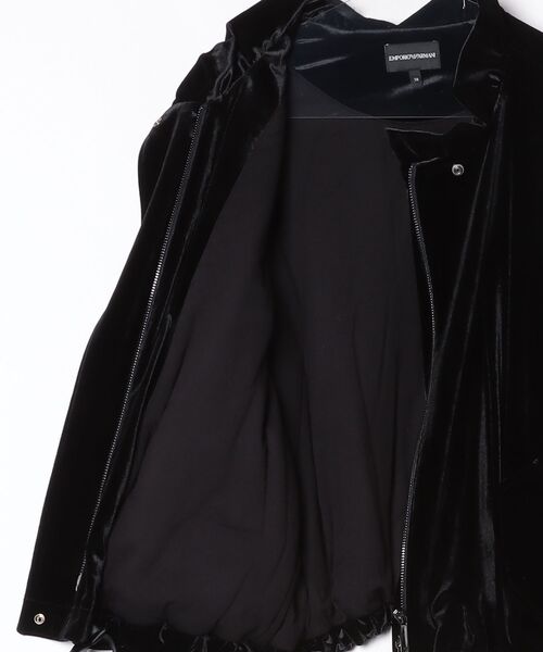 EMPORIO ARMANI(エンポリオアルマーニ)の「【エンポリオ アルマーニ】レギュラーフィット ブルゾン ベルベット フリルハイネック(ブルゾン・レディース・ブラック・42/40/38)」の9枚目の写真