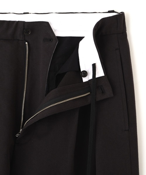 Y（ワイ）の「Ｙ /  [UNISEX] ORGANIC COTTON TENCEL CHINO TROUSERS（チノパンツ・メンズ・ブラック/ネイビー・MEDIUM/LARGE）」の12枚目の写真