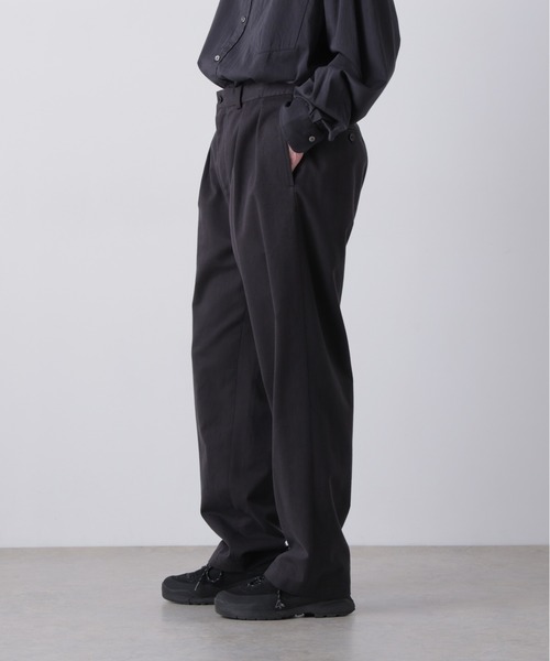 Y（ワイ）の「Ｙ /  [UNISEX] ORGANIC COTTON TENCEL CHINO TROUSERS（チノパンツ・メンズ・ブラック/ネイビー・MEDIUM/LARGE）」の5枚目の写真